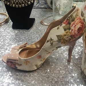 Blush Floral Peep Toe Pumps (NIB)